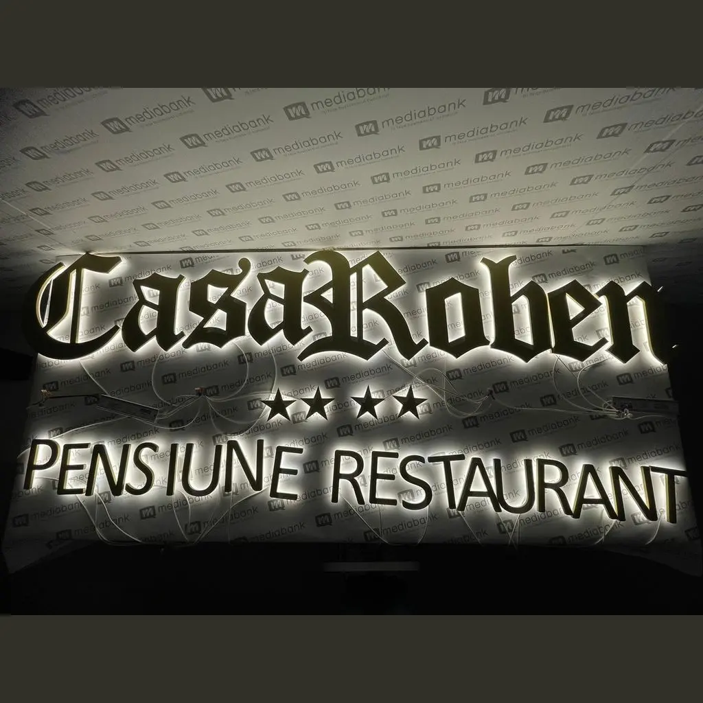 e/31 - Litere volumetrice luminoase cu efect halou CasRoben.